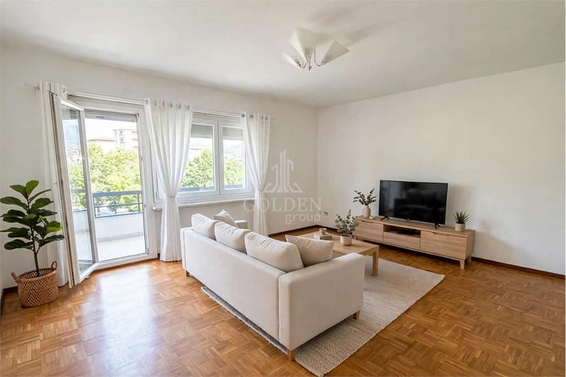 Chiasso - Helle 4,5-Zimmer-Wohnung im 4. Stock mit Doppelterrasse (2)