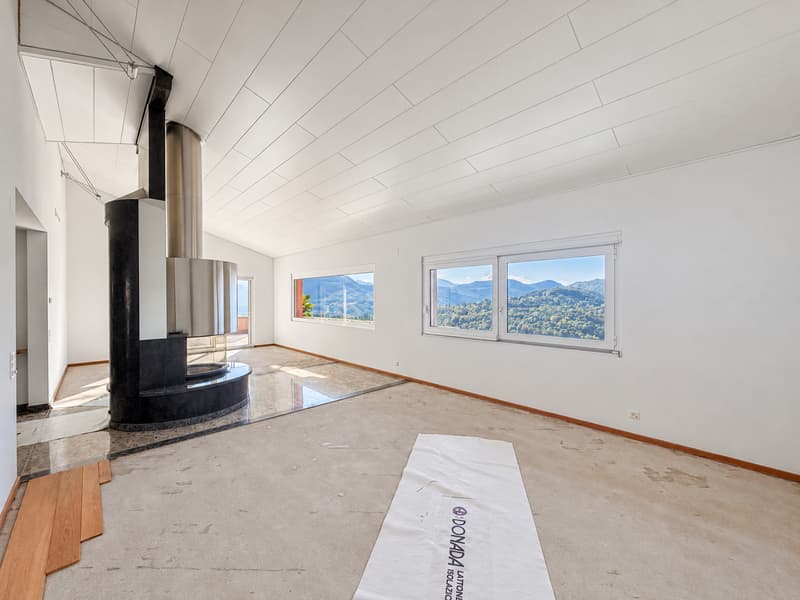 Elegante villa con vista panoramica sul lago, piscina a sfioro e giardino privato. (11)