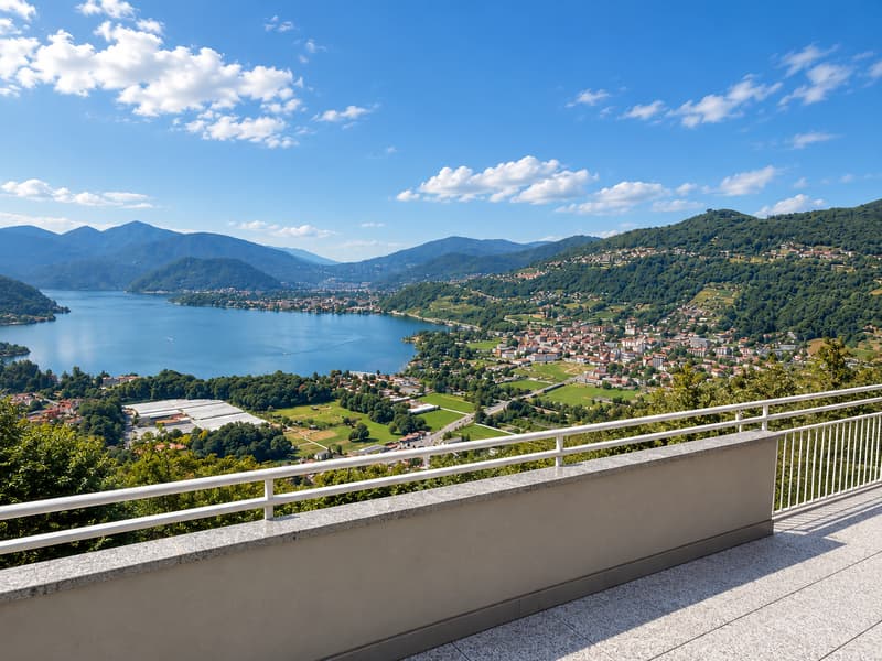 Elegante villa con vista panoramica sul lago, piscina a sfioro e giardino privato (8)