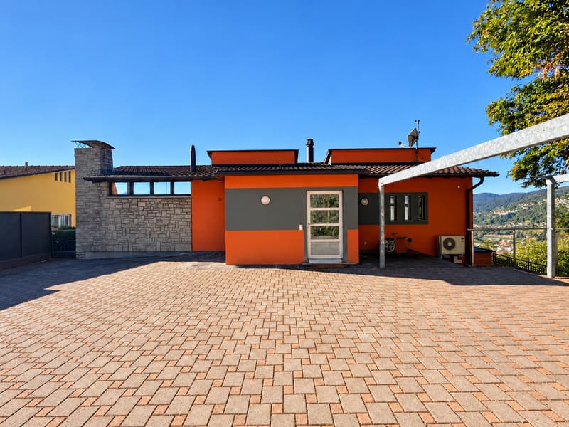 Elegante villa con vista panoramica sul lago, piscina a sfioro e giardino privato. (17)