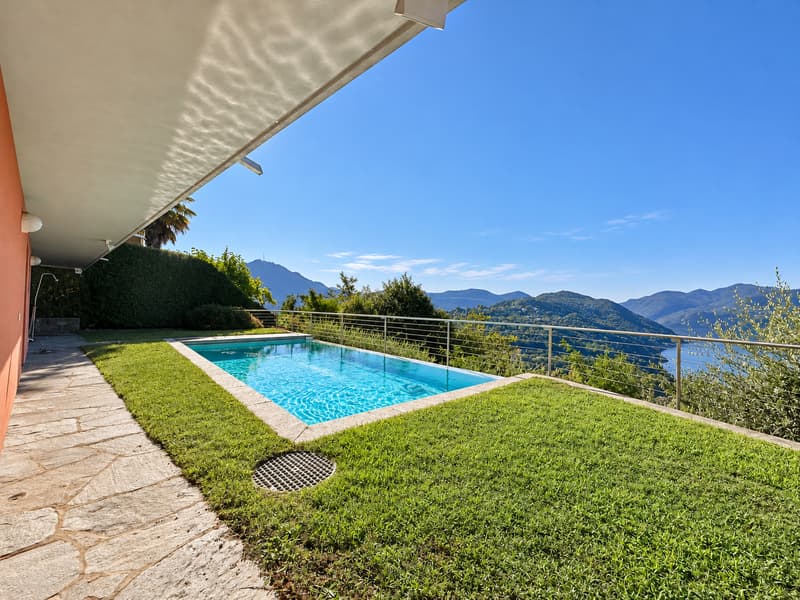Elegante villa con vista panoramica sul lago, piscina a sfioro e giardino privato. (6)