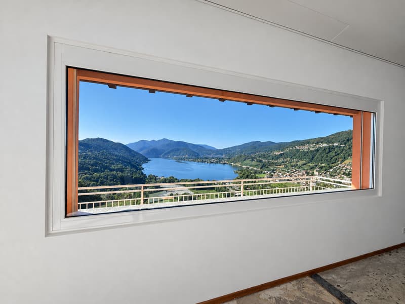 Elegante villa con vista panoramica sul lago, piscina a sfioro e giardino privato. (10)