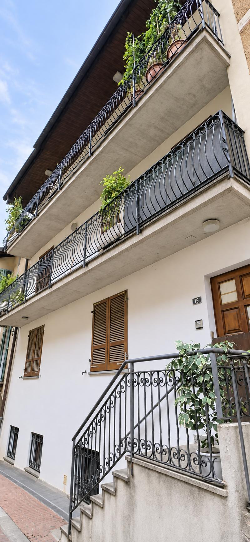 Casa unifamiliare di carattere o investimento da cogliere nel cuore di Collina d’Oro: (1)