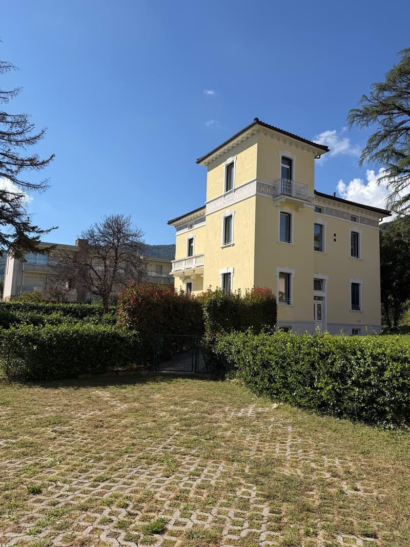 Magliaso – Elegante 3,5 locali immerso nel verde con balcone e posteggio (12)