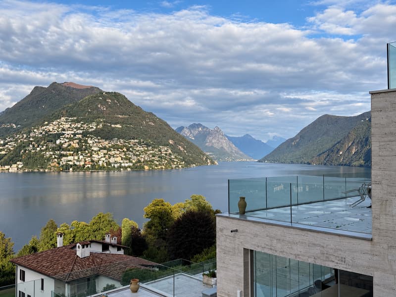Stunning 3.5-Room Apartment with Panoramic Lake & Mountain Views in Paradiso (11)
