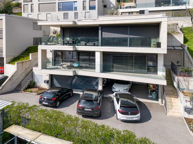 New modern villa + 2.5 independent units | 8 parking spaces (5)