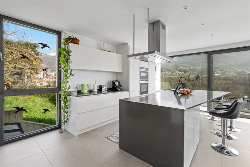 New modern villa + 2.5 independent units | 8 parking spaces (11)