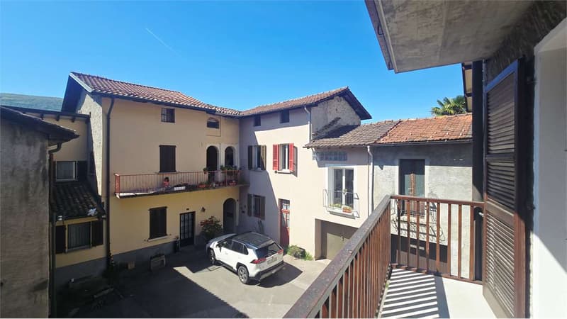 Vezia core: 3-level house renovated with Ticino charm (5)