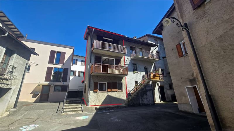 Vezia core: 3-level house renovated with Ticino charm (2)
