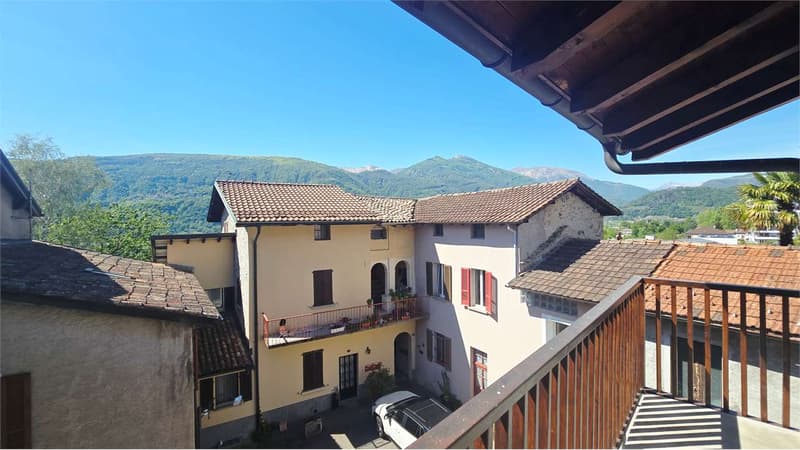 Vezia core: 3-level house renovated with Ticino charm (13)