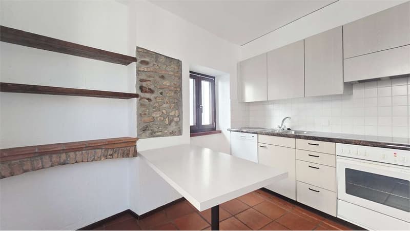 Vezia core: 3-level house renovated with Ticino charm (7)