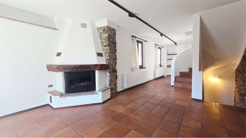 Vezia core: 3-level house renovated with Ticino charm (4)