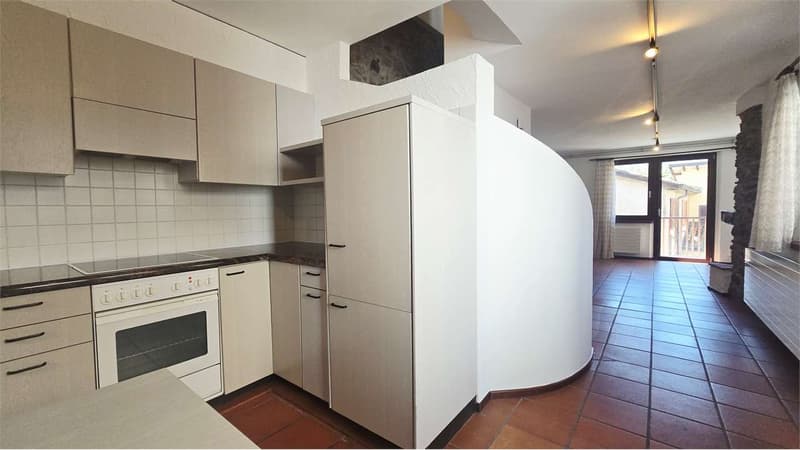 Vezia core: 3-level house renovated with Ticino charm (6)