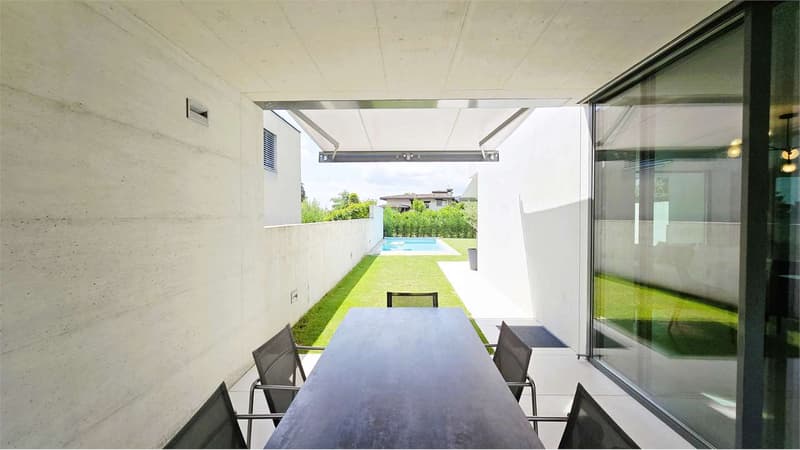 Contemporary villa with pool in Villa Luganese (5)