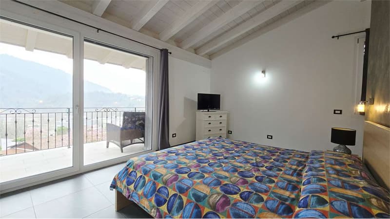 Moderna villetta bifamiliare con 2 appartamenti (2)