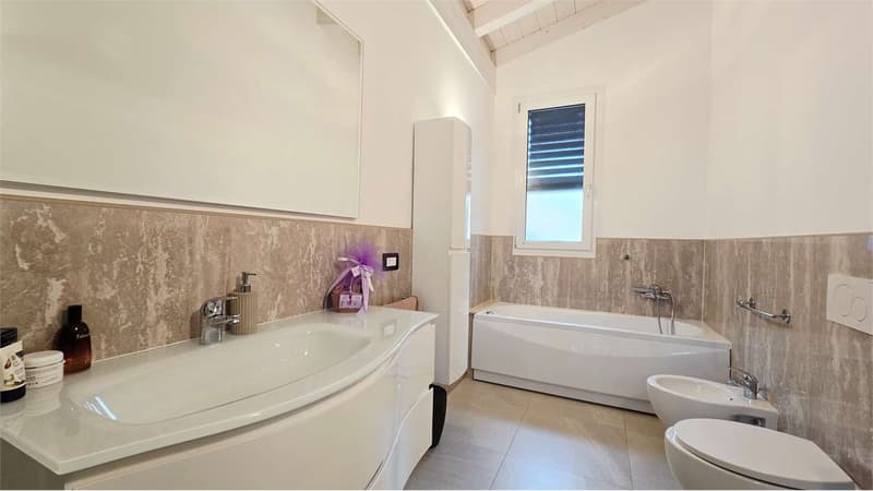 Moderna villetta bifamiliare con 2 appartamenti (12)