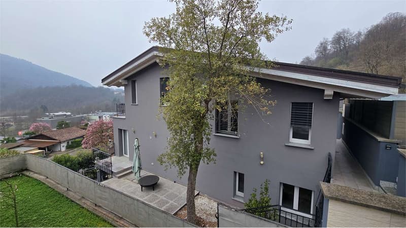 Moderna villetta bifamiliare con 2 appartamenti (1)