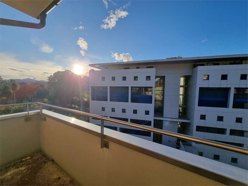 Affittasi spazioso 4.5 locali ristrutturato con balcone e posteggio - (10)