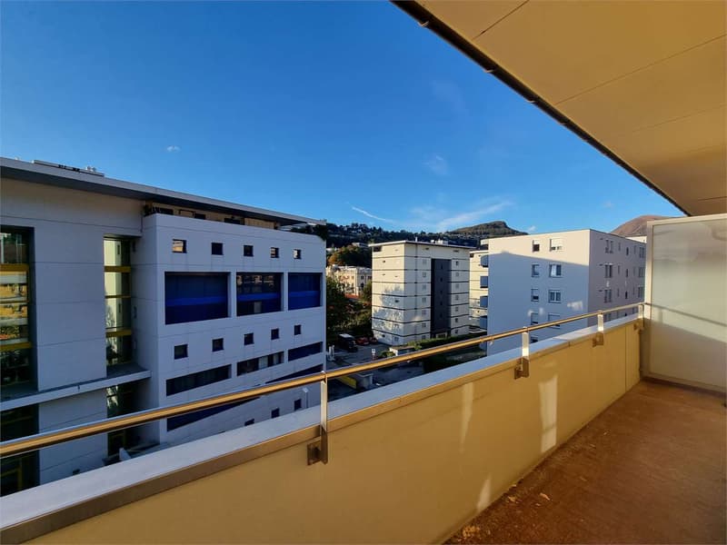 Affittasi spazioso 4.5 locali ristrutturato con balcone e posteggio - (11)