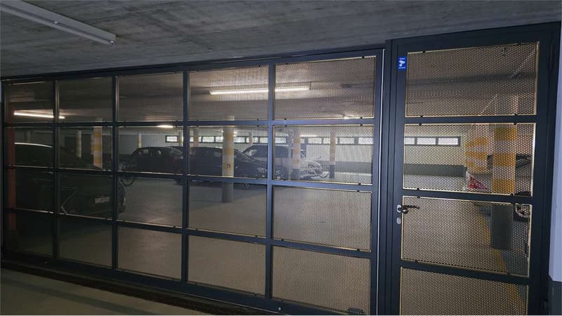 Caslano Via Stazione - 2 Posti Auto in Autorimessa (2)