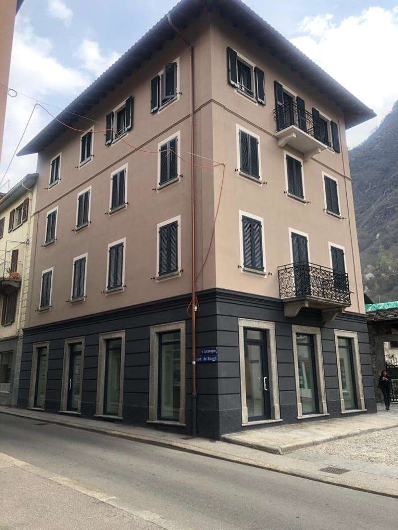 Affittasi Locale Commerciale - 40 m² - Centro Biasca (2)