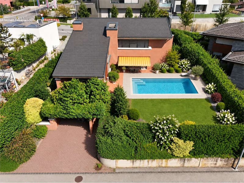 Villa di prestigio, privacy, giardino, possibilità piscina (2)