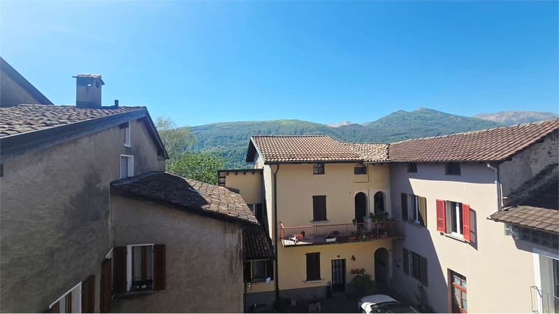 Nucleo di Vezia: casa 3 livelli rinnovata con charme ticinese (9)