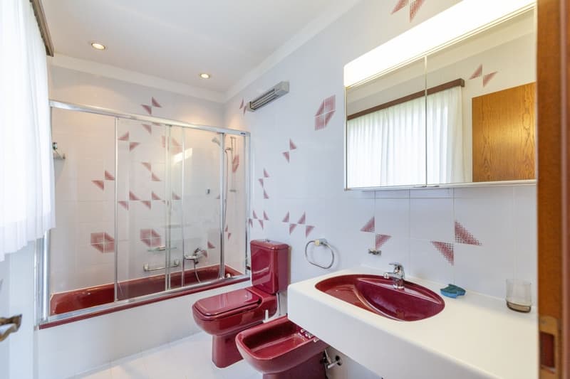Elegantes Einfamilienhaus mit 6.5 Zimmern in Davesco-Soragno (13)