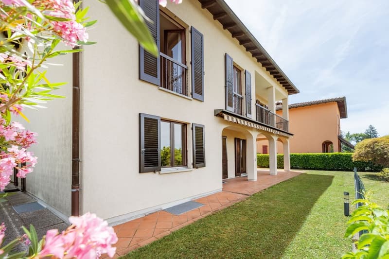 Elegantes Einfamilienhaus mit 6.5 Zimmern in Davesco-Soragno (2)