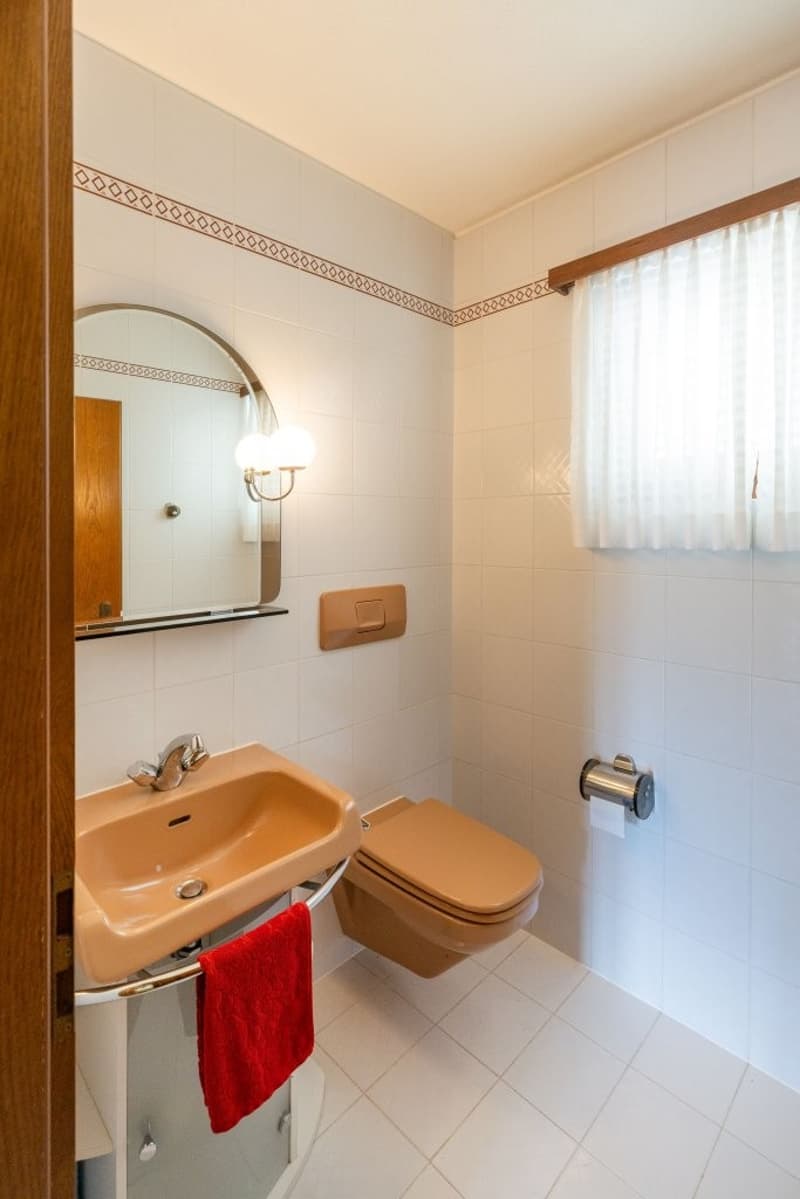 Elegantes Einfamilienhaus mit 6.5 Zimmern in Davesco-Soragno (18)