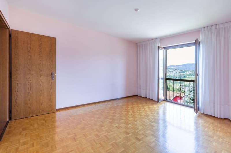 Elegantes Einfamilienhaus mit 6.5 Zimmern in Davesco-Soragno (10)