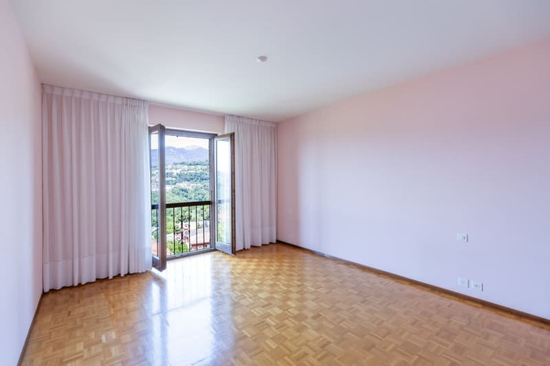 Elegantes Einfamilienhaus mit 6.5 Zimmern in Davesco-Soragno (9)