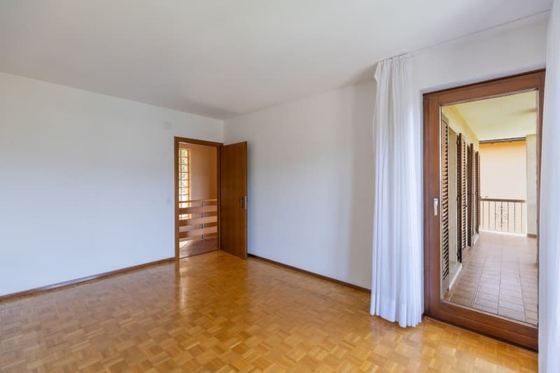 Elegantes Einfamilienhaus mit 6.5 Zimmern in Davesco-Soragno (16)