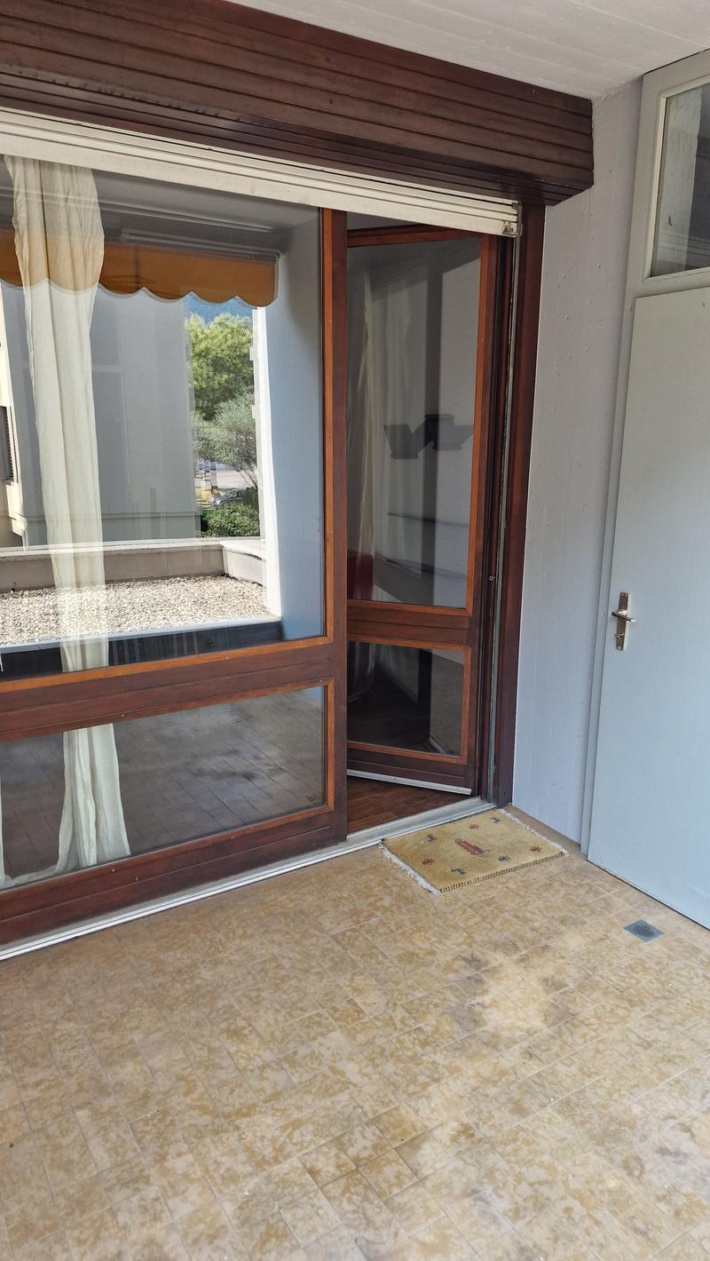 AFFITTASI Appartamento semi arredato di 2.5 locali a Lugano-Cassarate, posizione strategica (3)