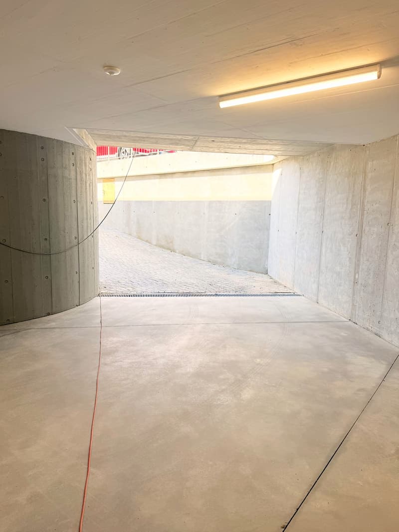 Affittasi posto auto coperto ad Agno (vicino alla stazione) (3)