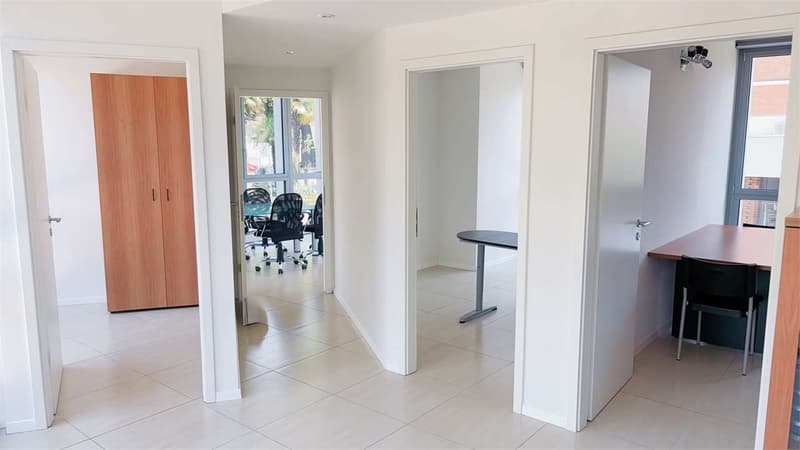 Office for rent in a very serviced area (6)