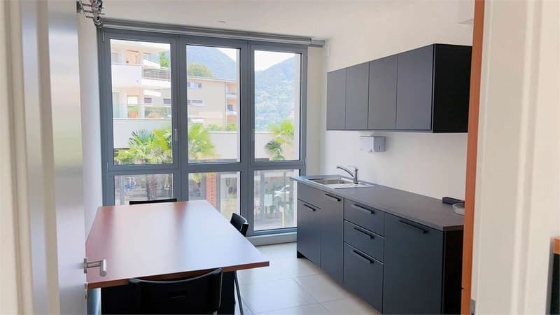 Office for rent in a very serviced area (4)