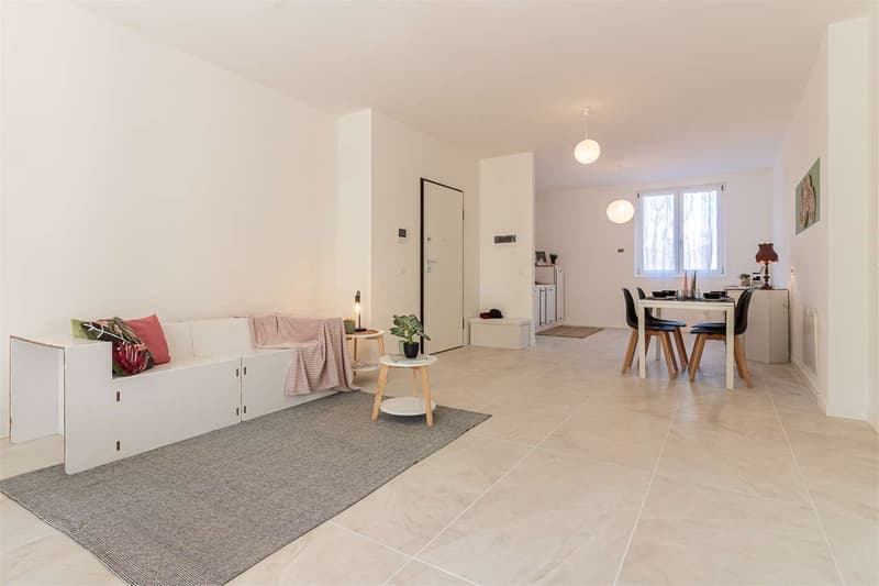 Nouvel appartement trois pièces avec jardin privé, piscine 150mq et garage 50mq (6)