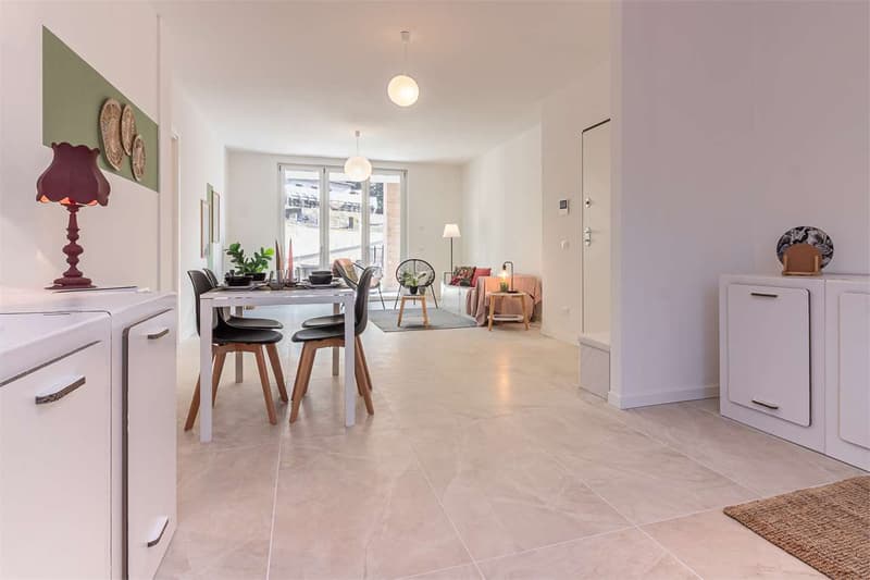 Nouvel appartement trois pièces avec jardin privé, piscine 150mq et garage 50mq (7)