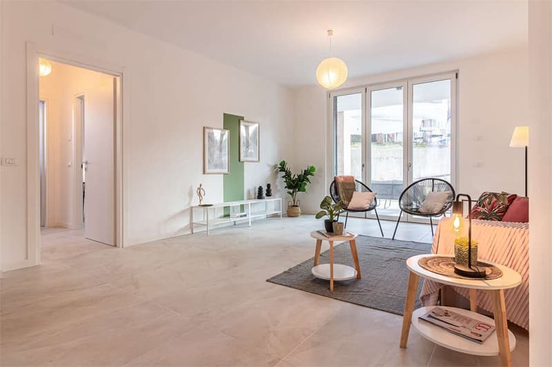 Nouvel appartement trois pièces avec jardin privé, piscine 150mq et garage 50mq (4)
