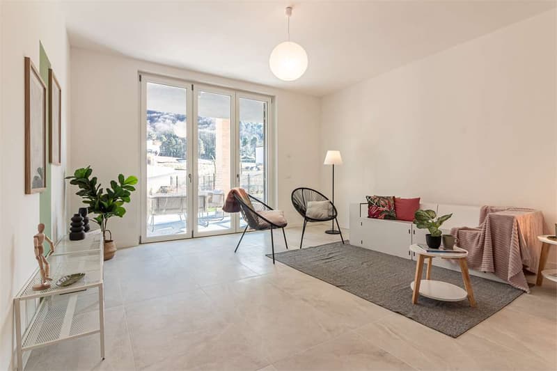 Nouvel appartement trois pièces avec jardin privé, piscine 150mq et garage 50mq (3)