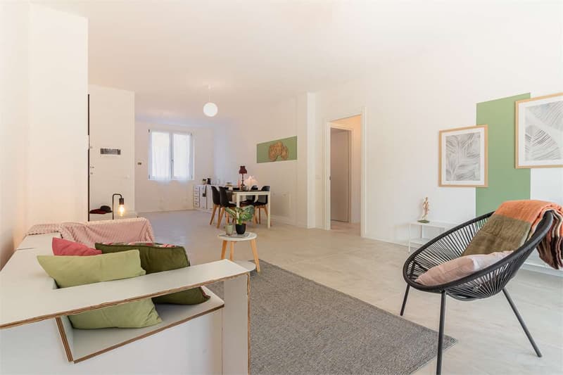 Nouvel appartement trois pièces avec jardin privé, piscine 150mq et garage 50mq (5)