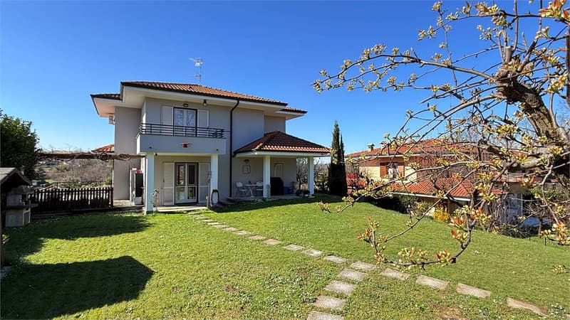 Single-family villa with south-facing solar exposure between Como and Switzerland (2)