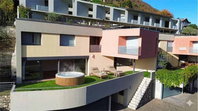 Spacious and Bright Head Villa with Unbeatable Lake View - Rent to Buy (3)