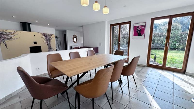 In a reserved area and in nature, elegant VILLA with garden and woods (12)