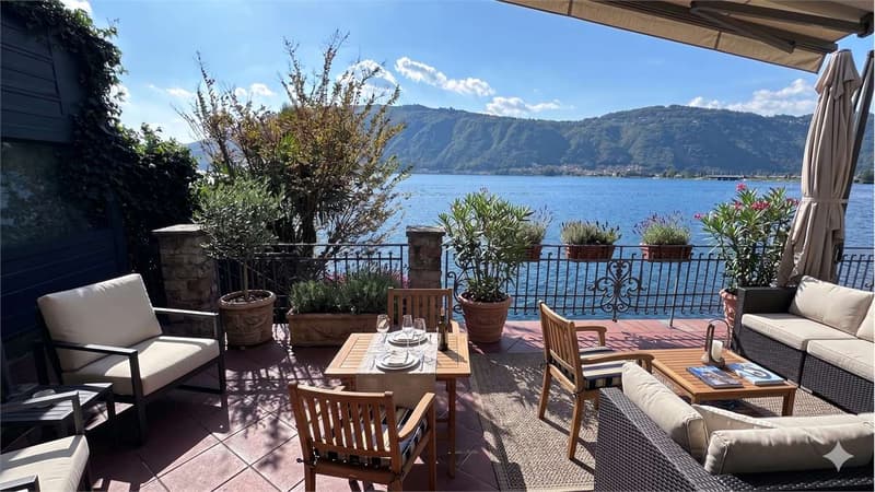 Your Jewel Pieds-dans-l'eau in Bissone, Rarity with Private Darsena (5)