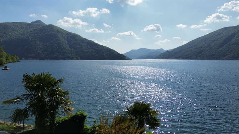 Your Jewel Pieds-dans-l'eau in Bissone, Rarity with Private Darsena (4)