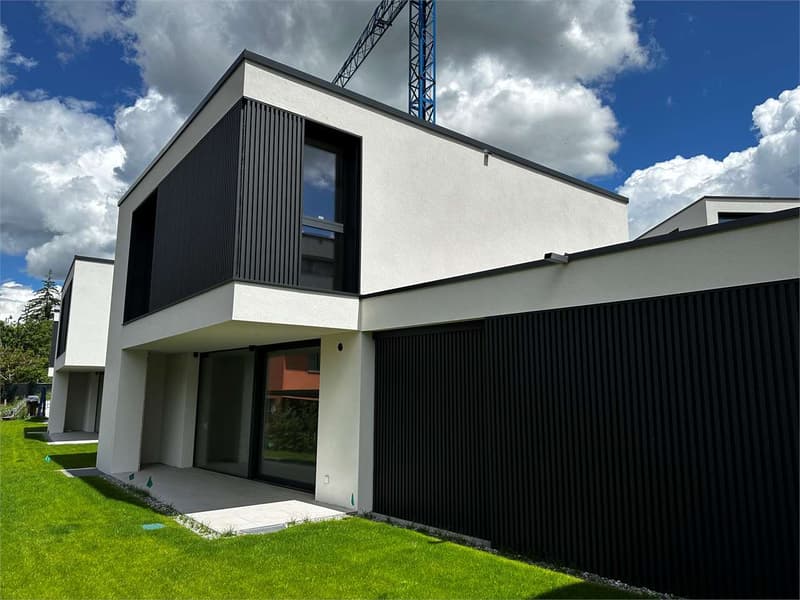 NEW VILLAS WITH GARDEN IN RESERVED AREA (12)