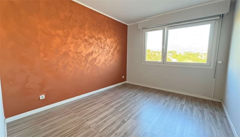3.5 rooms with lake view terrace - great potential in Paradiso (10)