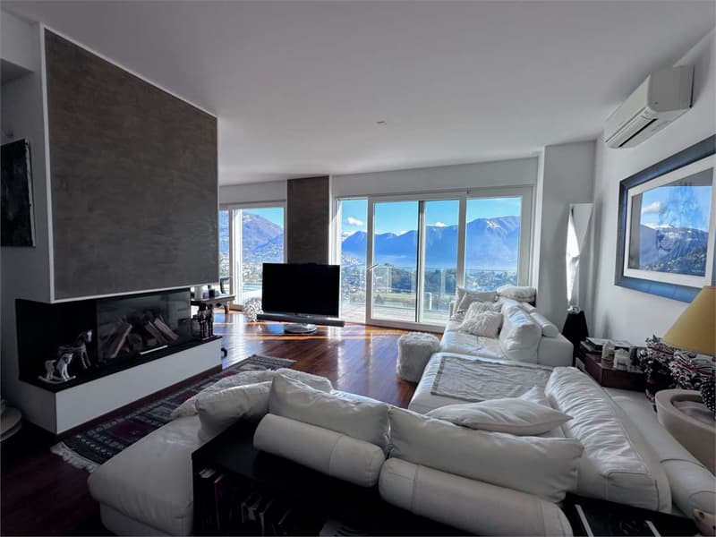 Exclusive Penthouse with Panoramic Terrace and View of the Two Lakes (3)